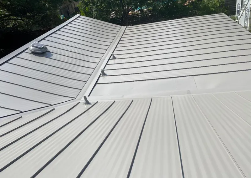 Solar attic fan installed on a metal roof for Roof Ventilation in Argentine